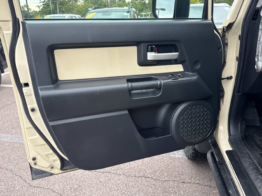 Used 2010 Toyota FJ Cruiser 4WD image 27