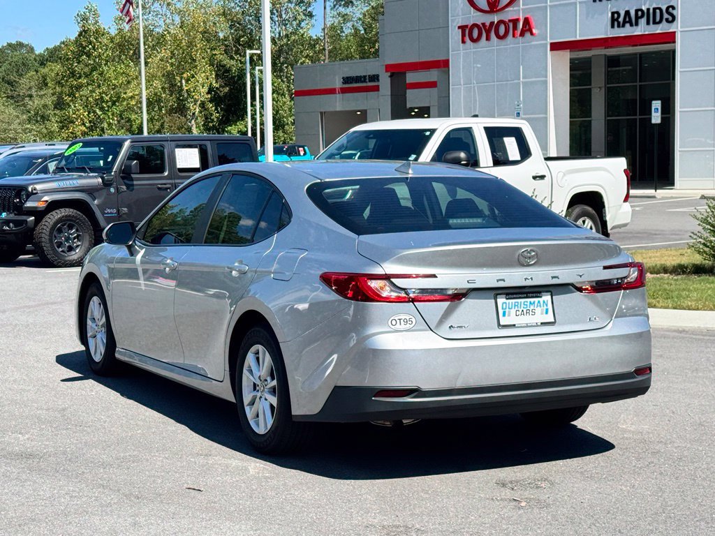 Used 2025 Toyota Camry LE FWD image 8