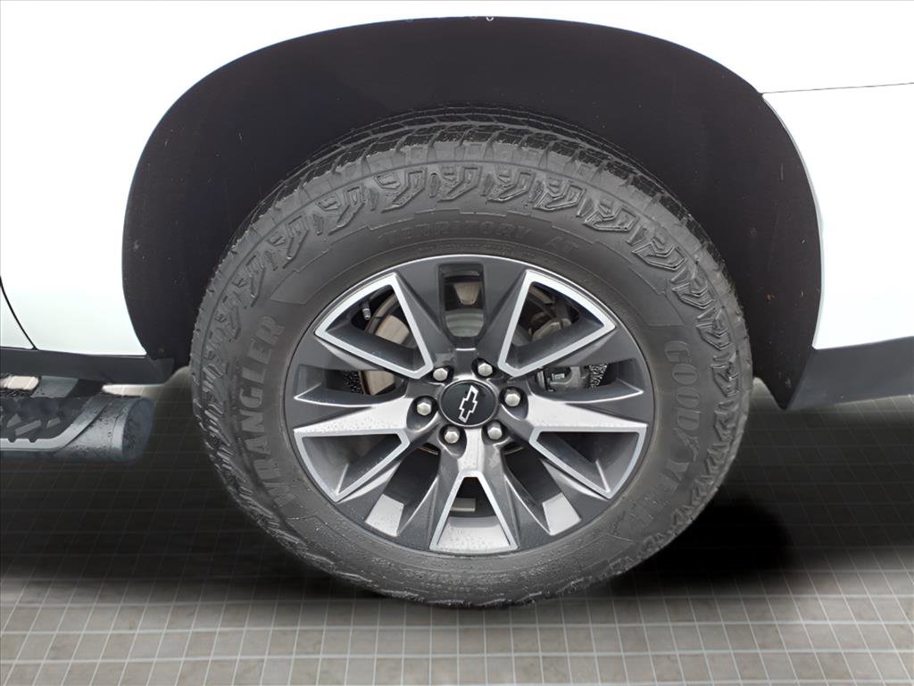 Used 2023 Chevrolet Suburban Z71 w/ Luxury Package image 5