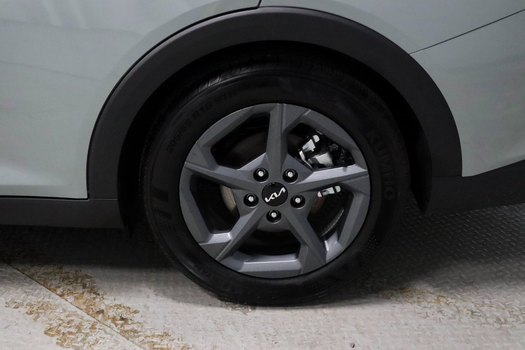 Used 2025 Kia K4 LXS image 18