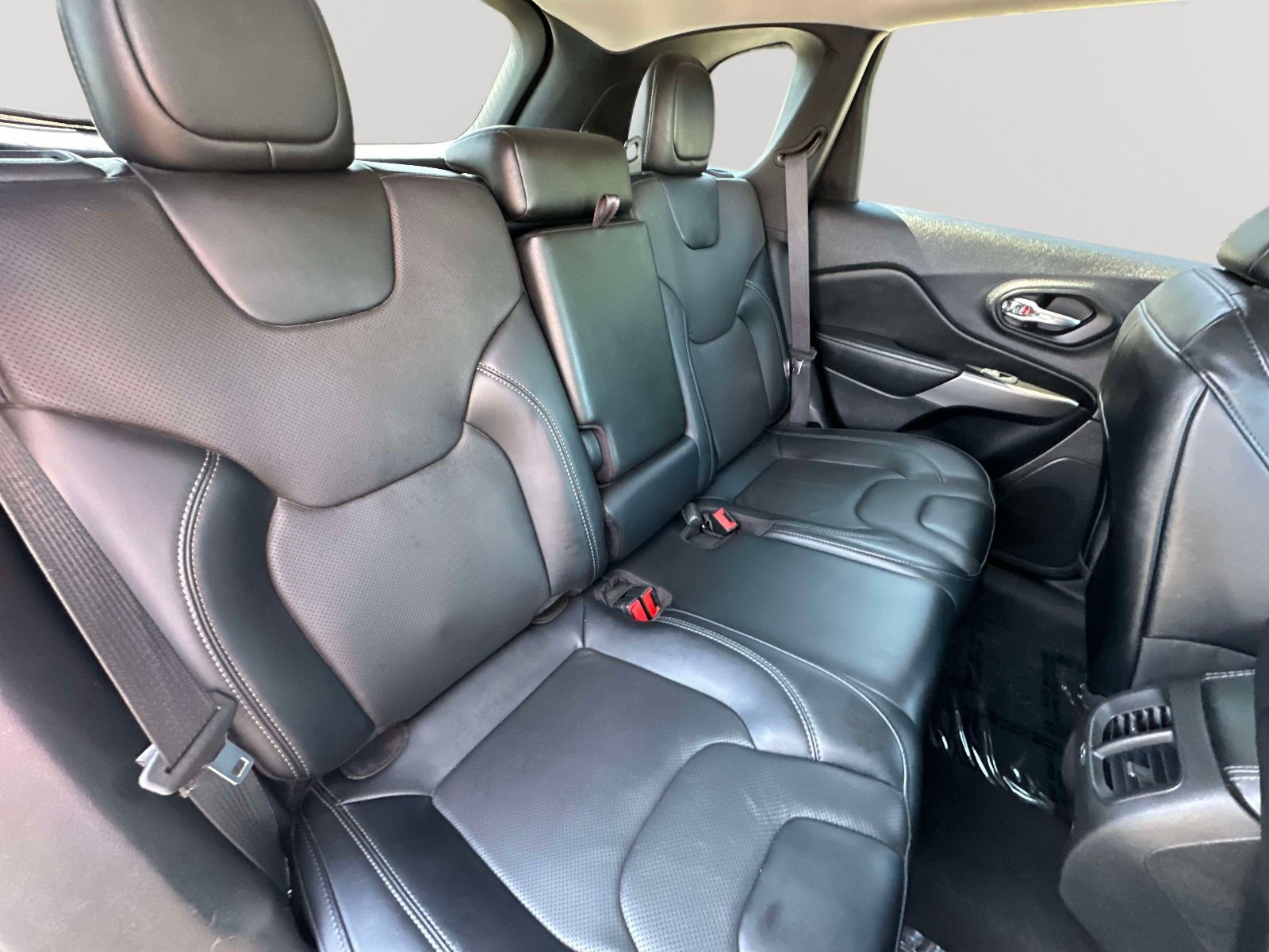 Used 2022 Jeep Cherokee Latitude Lux AWD/4WD image 29