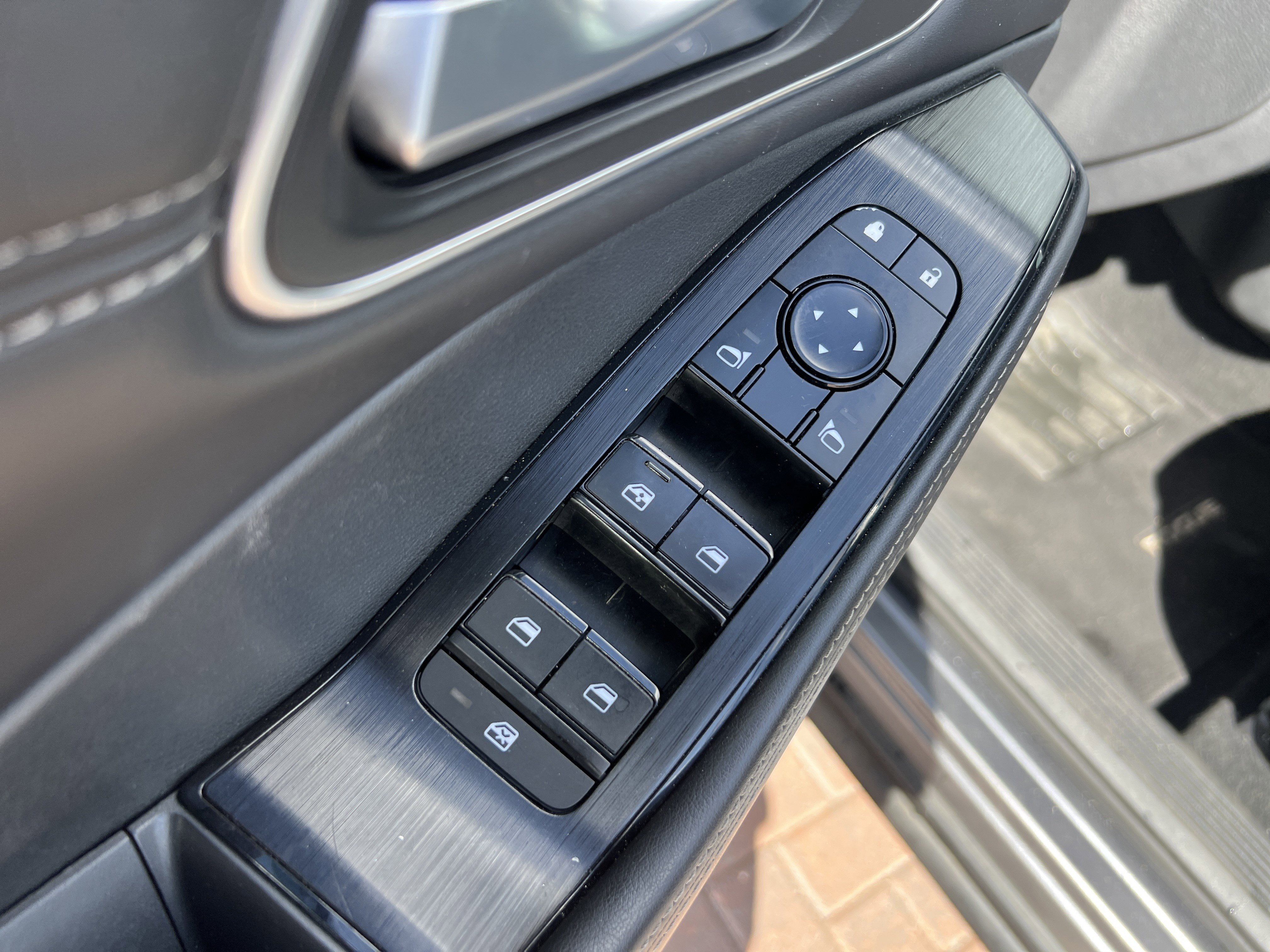 Used 2021 Nissan Rogue SV w/ Premium Package image 15