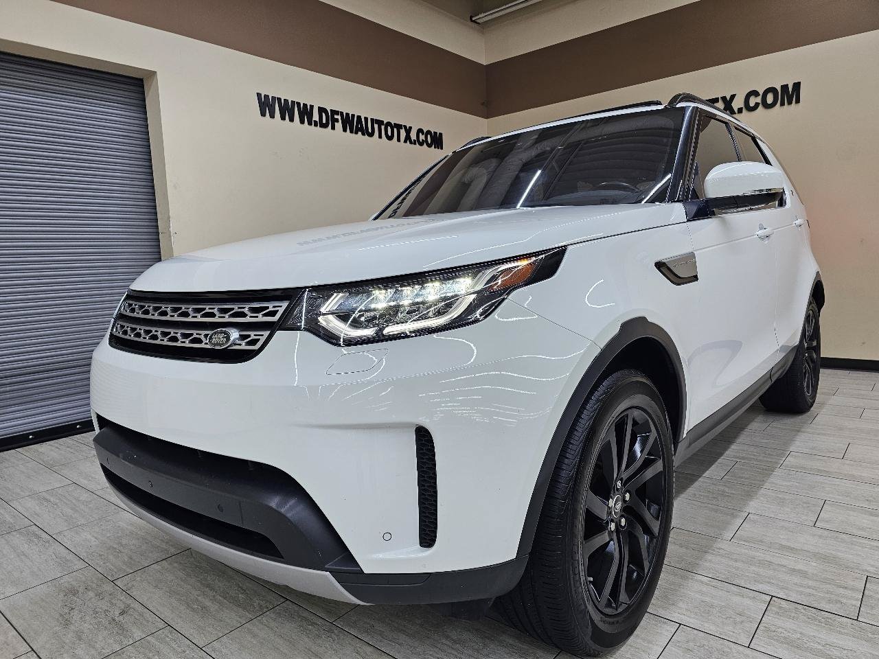 Used 2018 Land Rover Discovery HSE AWD/4WD image 2