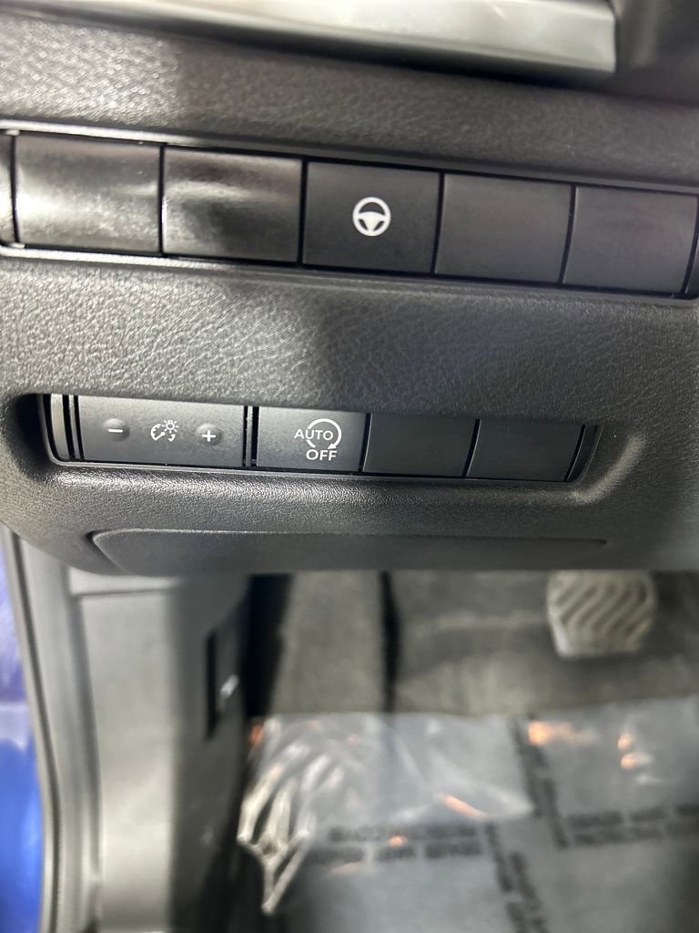 Used 2023 Nissan Rogue SV image 19