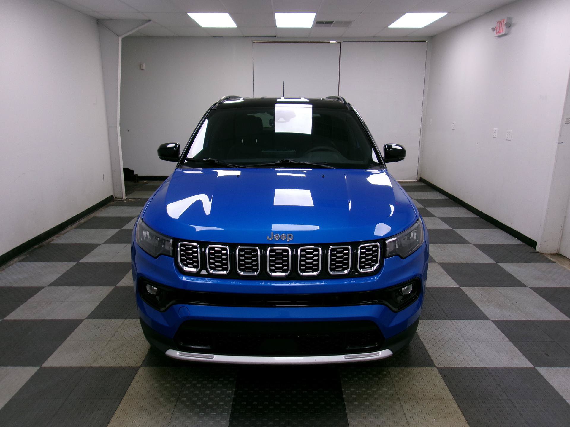 Used 2025 Jeep Compass Limited AWD/4WD image 14