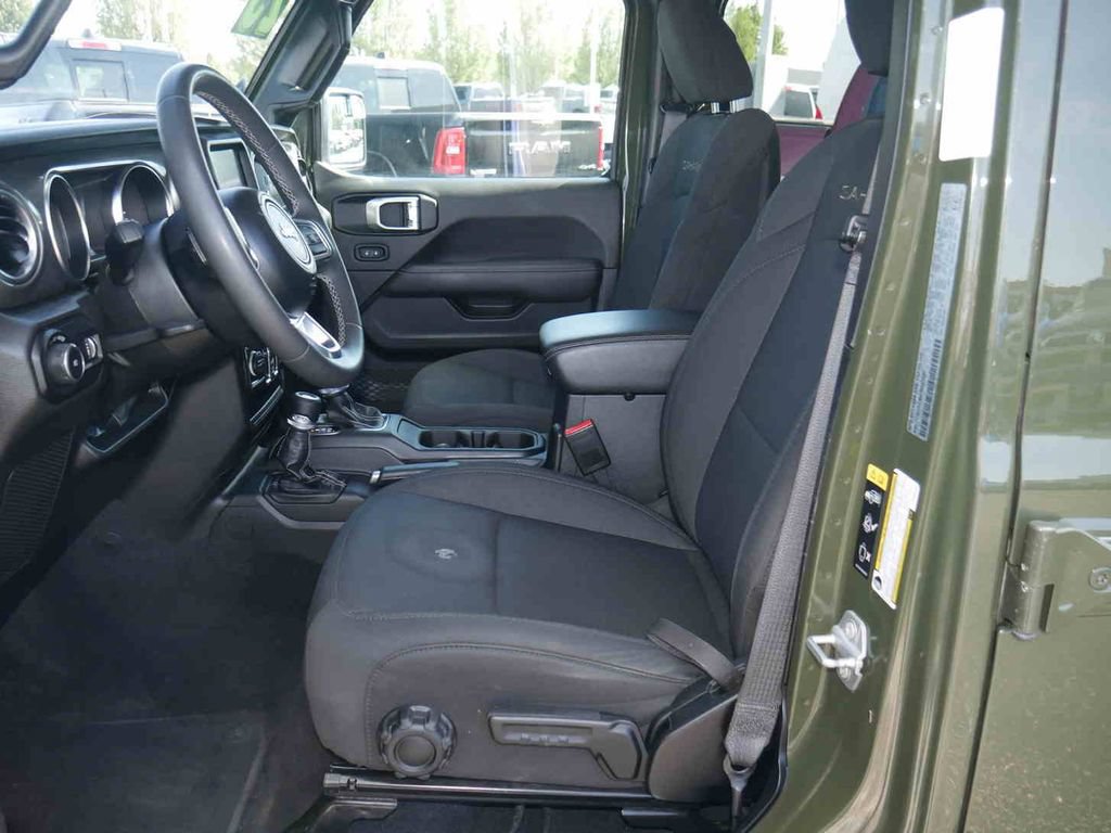 Used 2023 Jeep Wrangler Unlimited Sahara AWD/4WD image 28