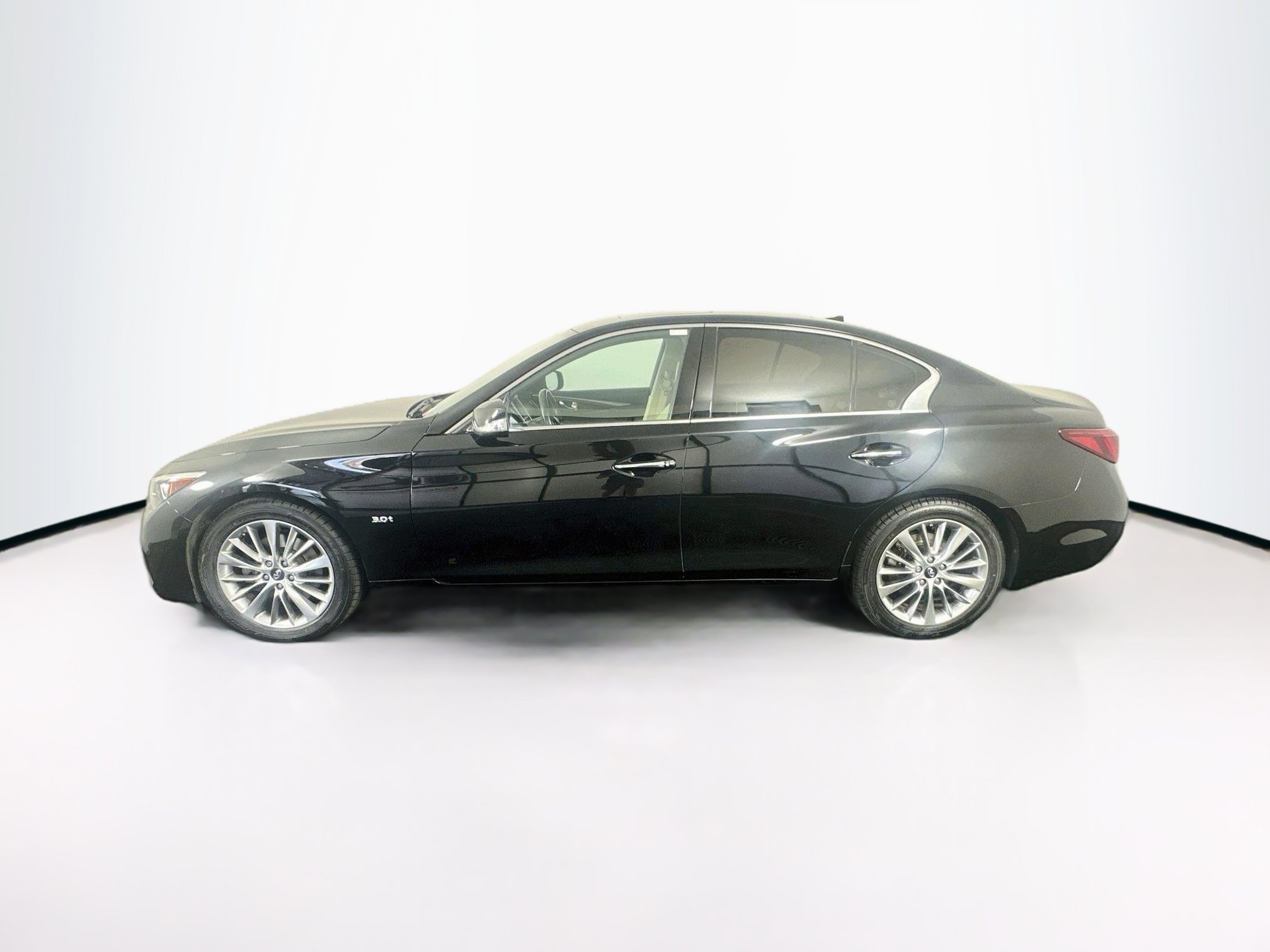 Used 2019 INFINITI Q50 Luxe w/ Essential Package (3.0T Luxe) RWD image 4
