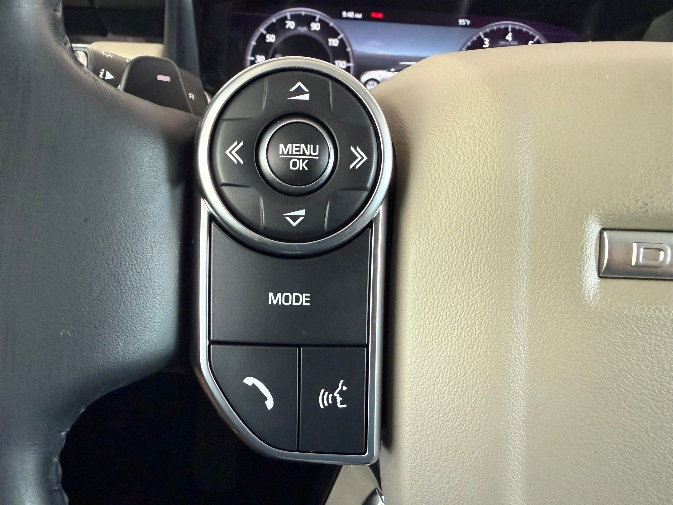 Used 2018 Land Rover Discovery SE AWD/4WD image 15