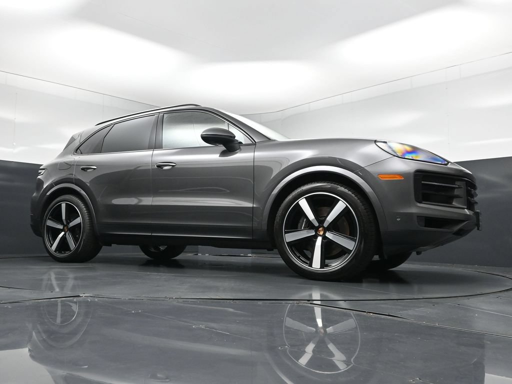 Certified 2025 Porsche Cayenne AWD/4WD image 29