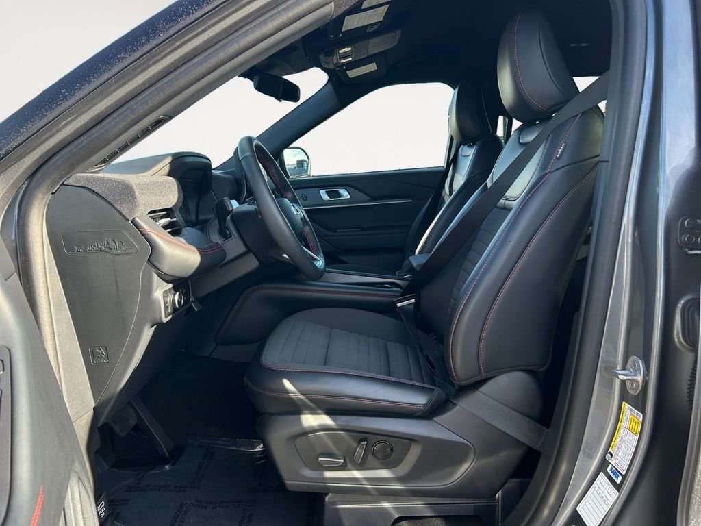 Used 2025 Ford Explorer ST-Line w/ ST-Line Street Pack AWD/4WD image 15