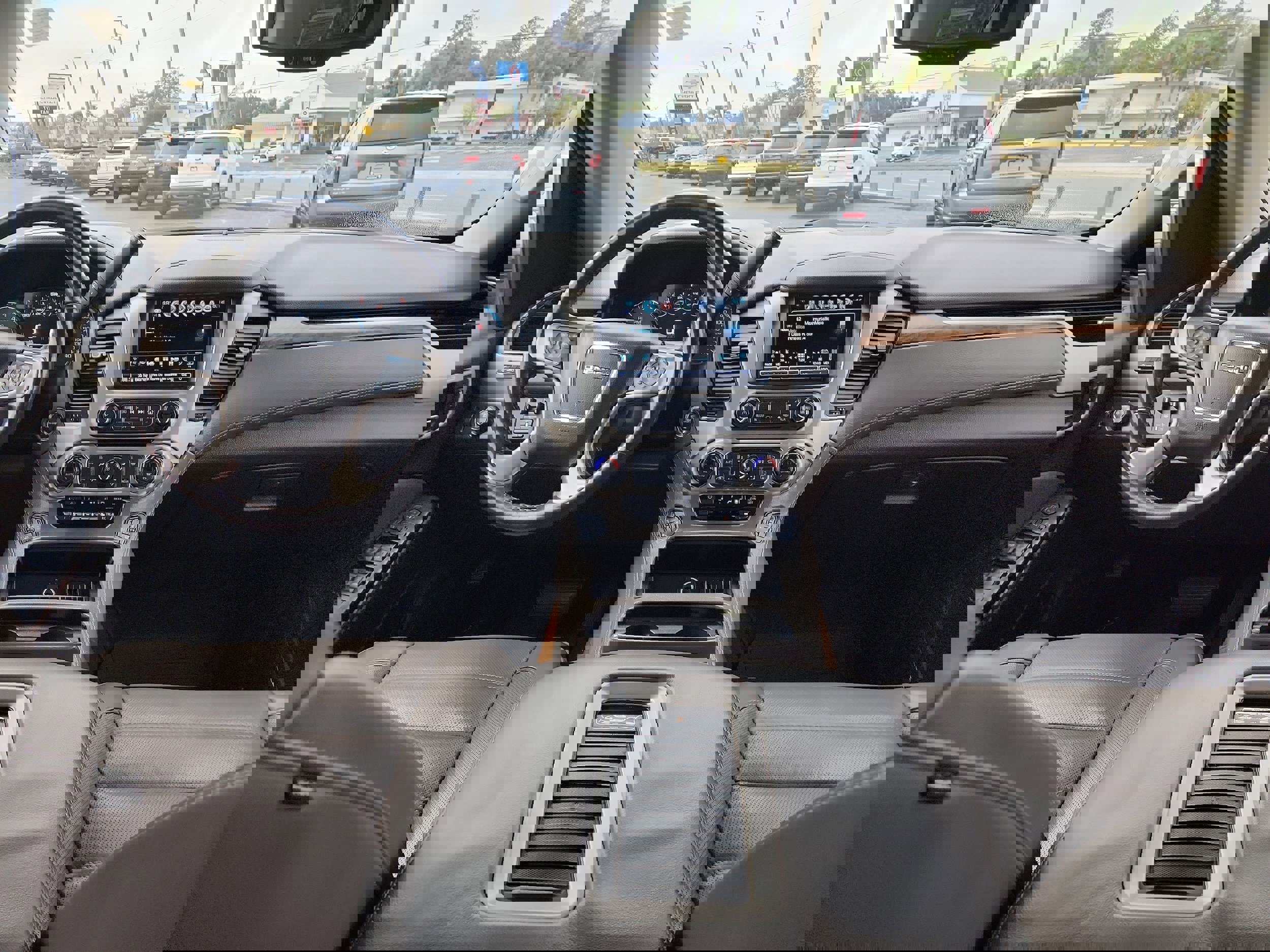 Used 2019 GMC Yukon Denali w/ Denali Ultimate Package image 11