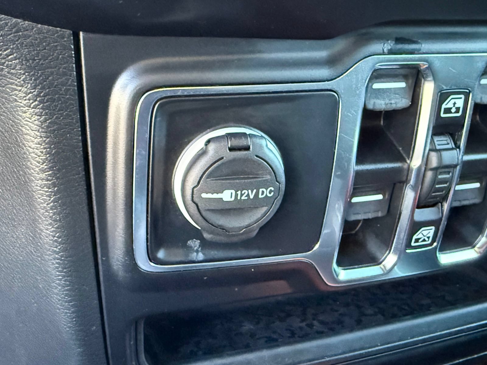 Used 2021 Jeep Wrangler Unlimited Sahara AWD/4WD image 33