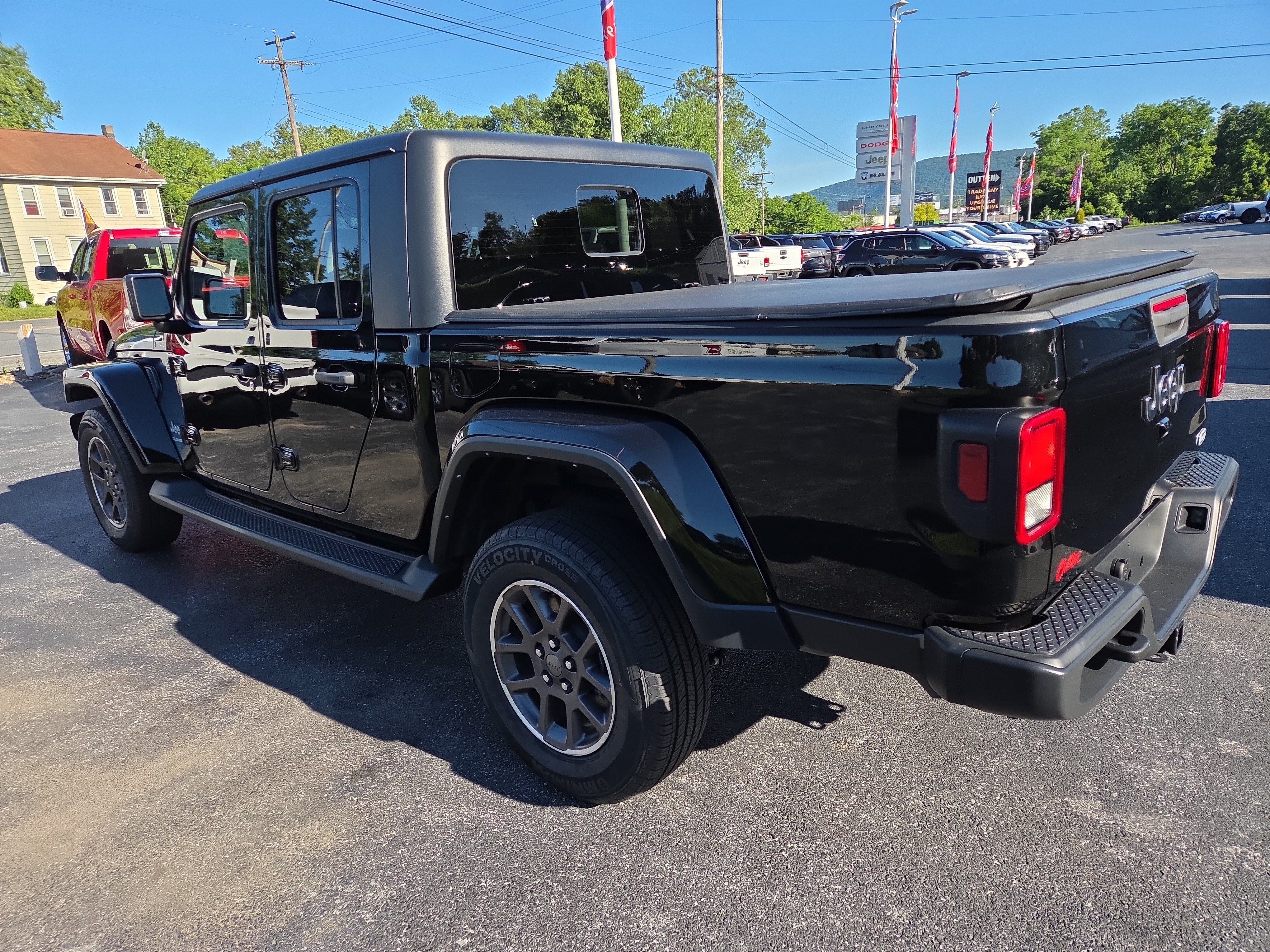 Certified 2021 Jeep Gladiator Overland w/ Cold Weather Group AWD/4WD image 6