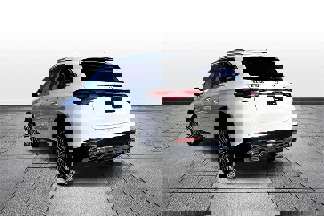 Used 2025 Mercedes-Benz GLC 300 4MATIC image 3