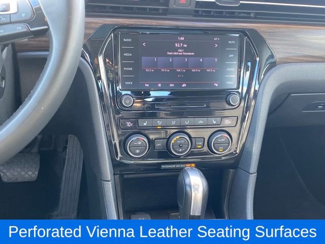 Used 2022 Volkswagen Passat 2.0T image 8