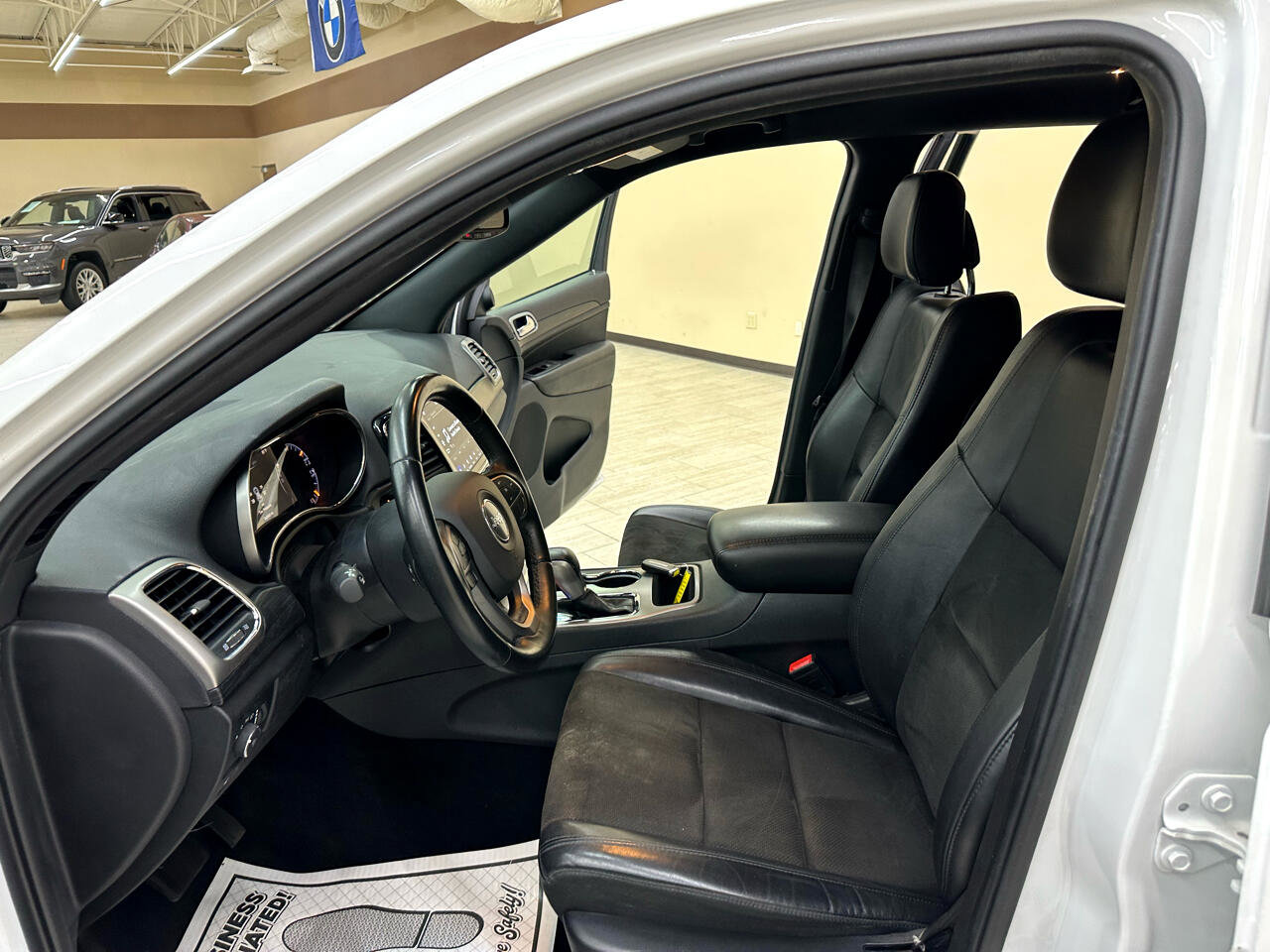 Used 2022 Jeep Grand Cherokee Laredo X image 21