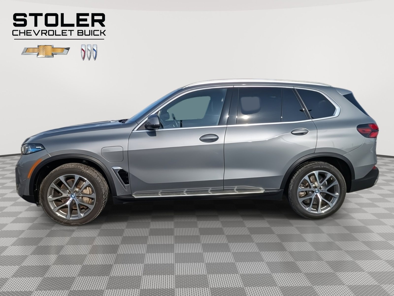 Used 2025 BMW X5 xDrive50e image 2