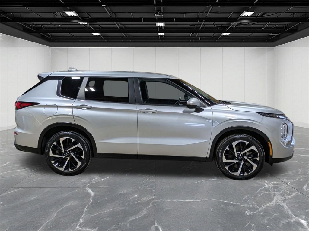Used 2022 Mitsubishi Outlander ES image 6