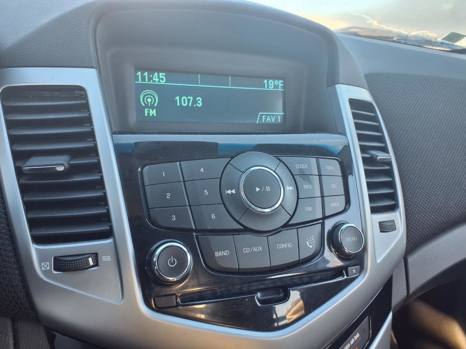 Used 2011 Chevrolet Cruze LT image 11