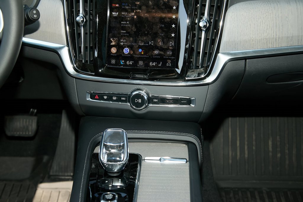 New 2026 Volvo V90 B6 Cross Country Ultra w/ Climate Package image 26