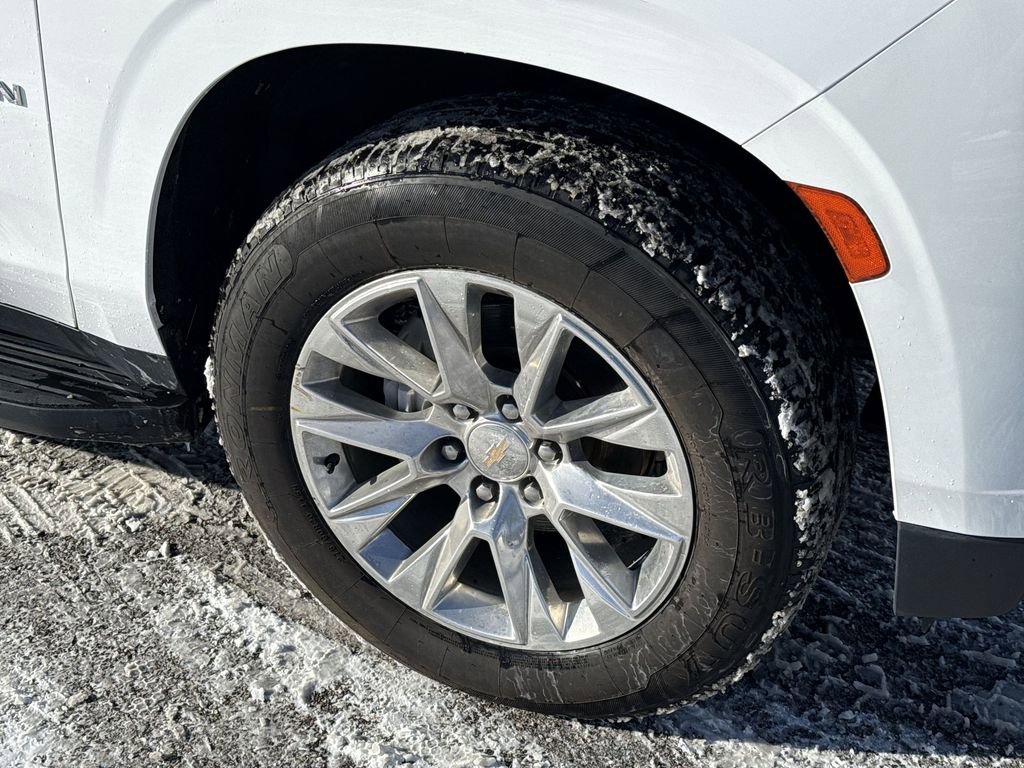 Used 2023 Chevrolet Suburban Premier image 18