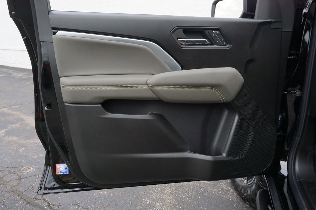 New 2026 Chevrolet Colorado ZR2 w/ Technology Package image 25