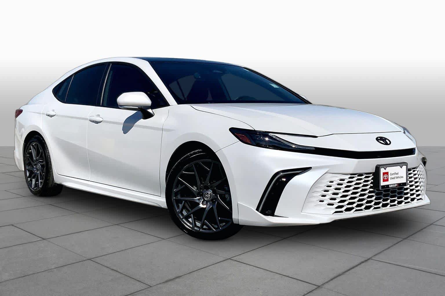 Used 2025 Toyota Camry XSE FWD image 3