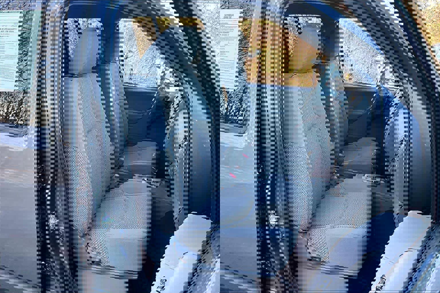 Used 2021 Nissan Frontier SV w/ Midnight Edition Floor Mats AWD/4WD image 8