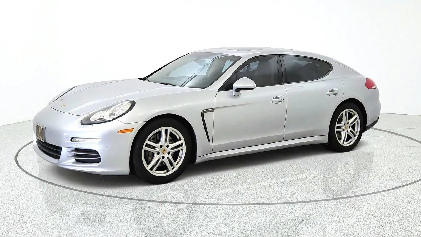 Used 2015 Porsche Panamera 4 AWD/4WD image 4