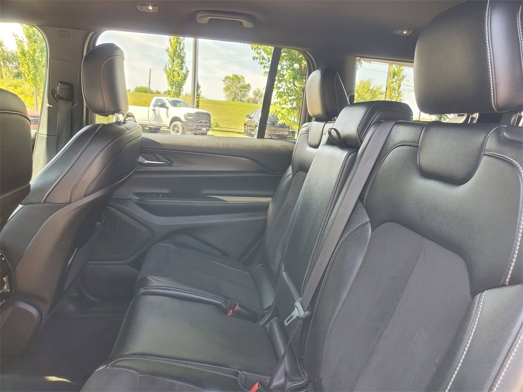 Used 2024 Jeep Grand Cherokee L Laredo image 31