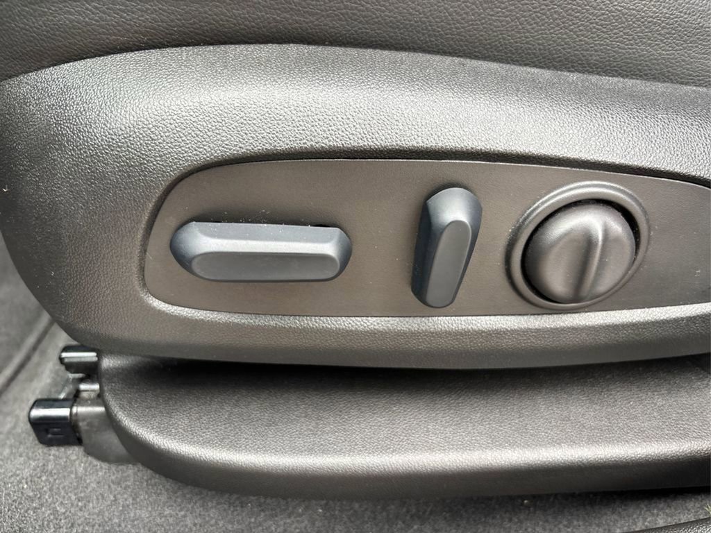 Used 2023 GMC Acadia SLT image 43