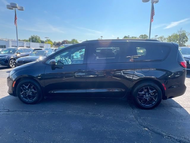 Used 2018 Chrysler Pacifica Touring-L Plus w/ S Appearance Package FWD image 2
