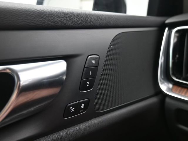 Used 2025 Volvo S60 B5 Plus image 29