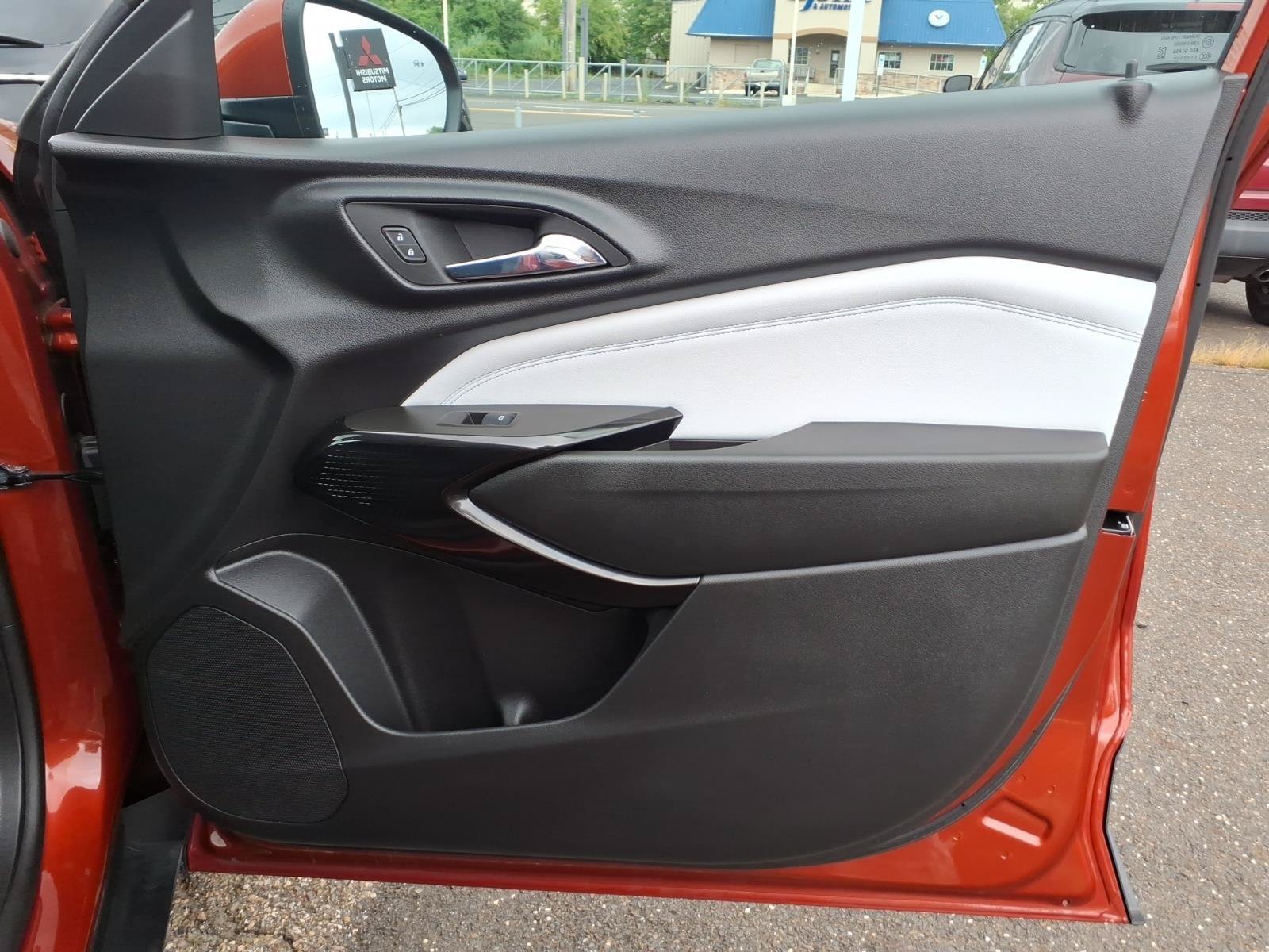 Used 2024 Chevrolet Trax LT w/ Driver Confidence Package FWD image 29