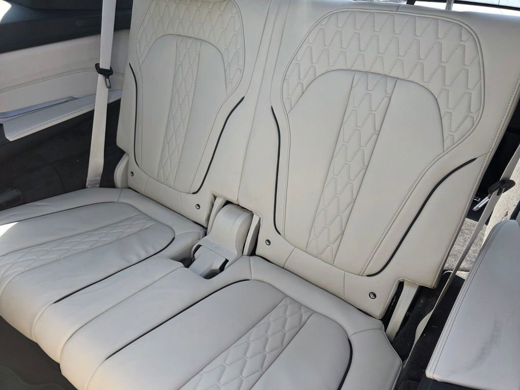 Certified 2025 BMW X7 M60i image 17