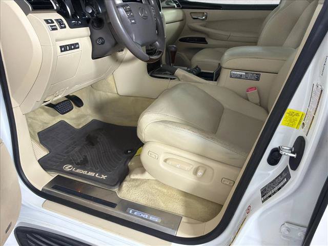 Used 2013 Lexus LX 570 4WD w/ Luxury Pkg w/Pre-crash image 11