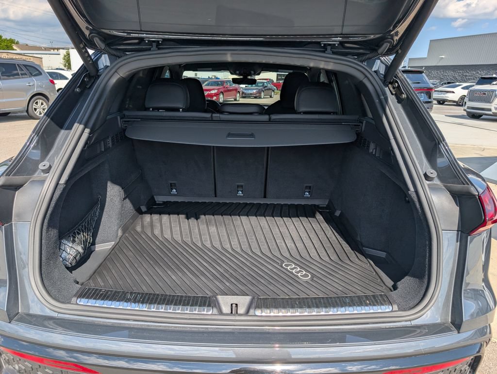 Used 2025 Audi SQ5 Premium Plus w/ Premium Plus Package AWD/4WD image 14
