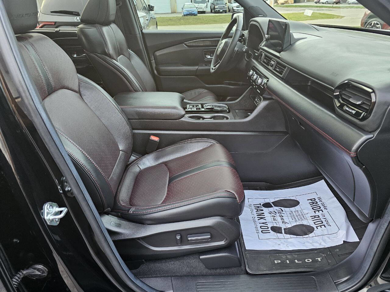 Used 2025 Honda Pilot Black Edition image 34