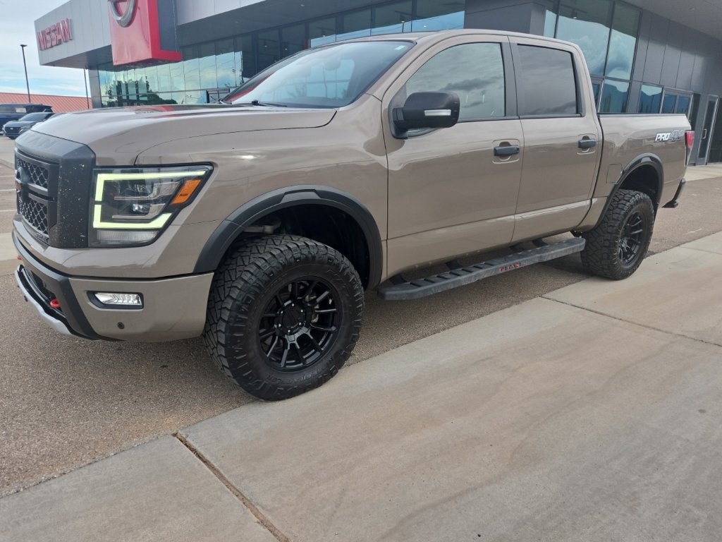 Used 2022 Nissan Titan PRO-4X w/ Pro-4x Convenience Package AWD/4WD image 9