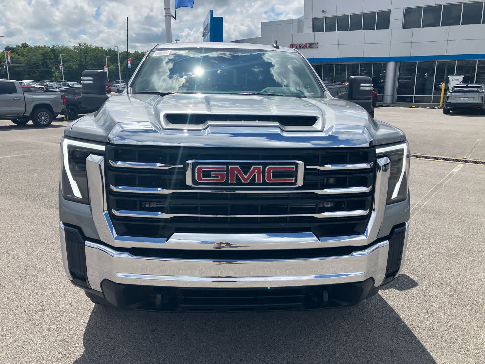 New 2026 GMC Sierra 2500 SLE AWD/4WD image 2