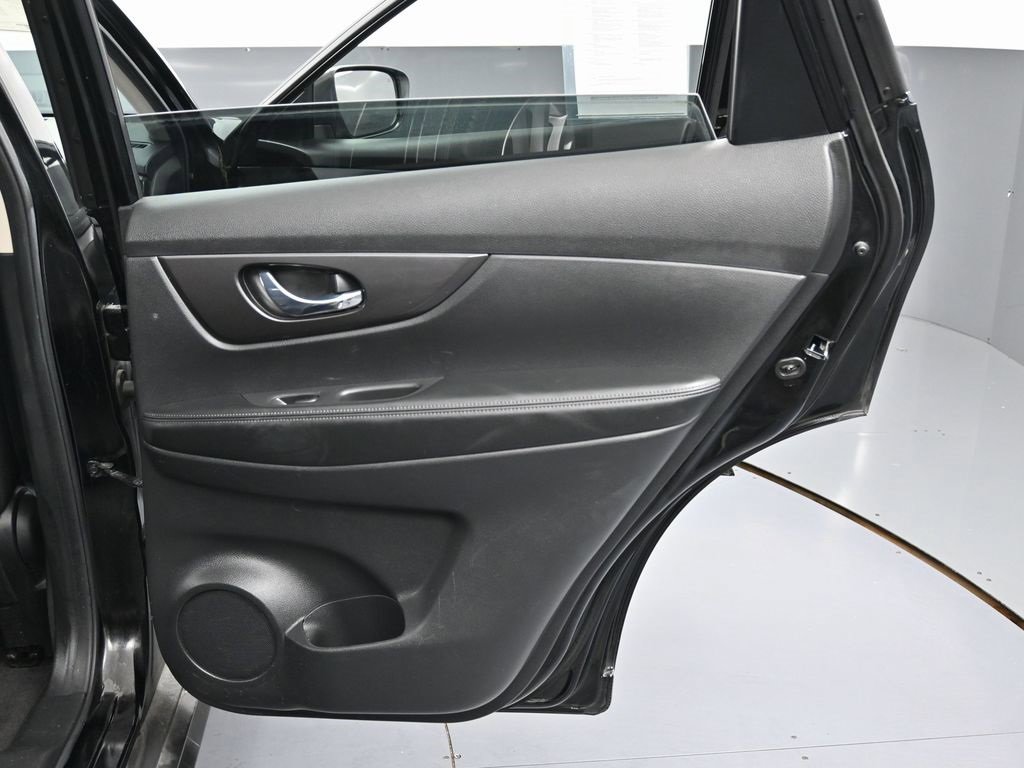 Used 2020 Nissan Rogue SV image 37