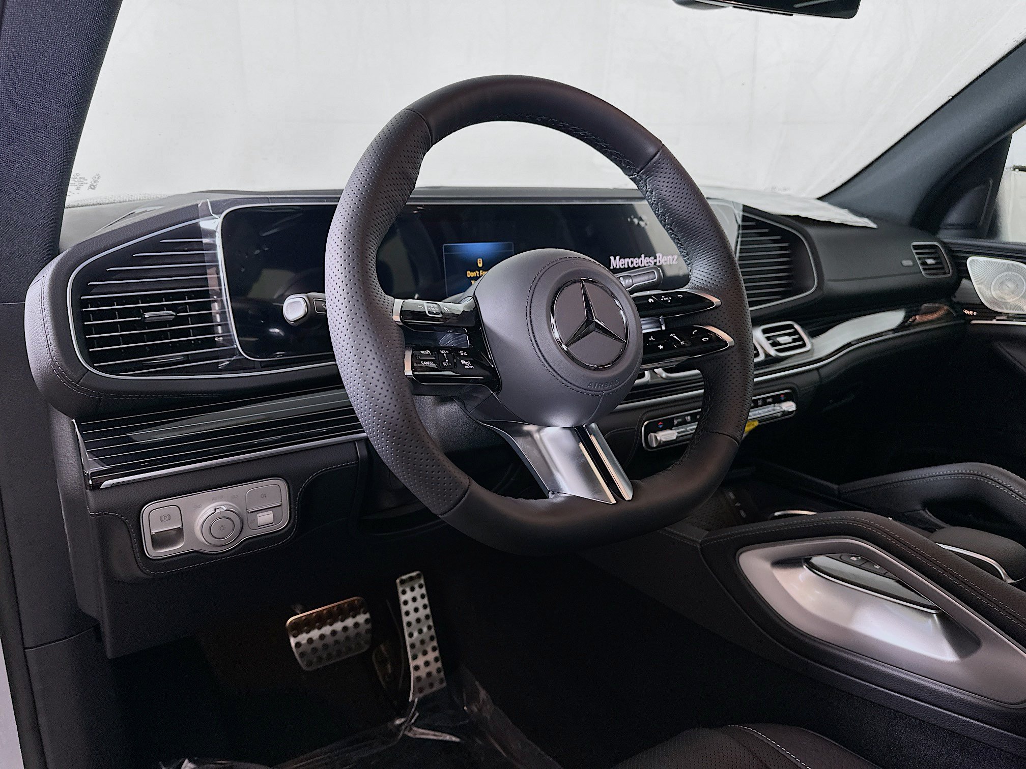 New 2026 Mercedes-Benz GLS 580 4MATIC image 9