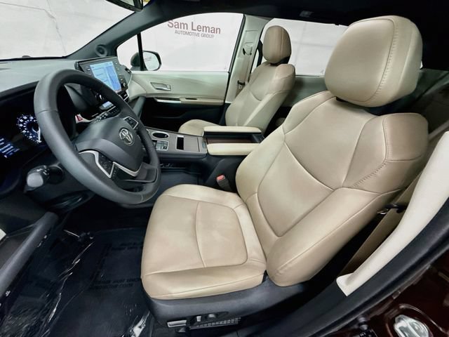 Used 2024 Toyota Sienna XLE w/ XLE Plus Package FWD image 21