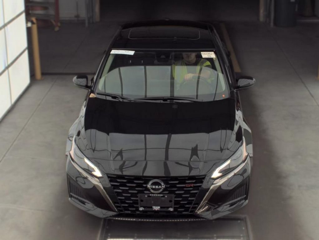 Used 2023 Nissan Altima 2.5 SR w/ SR Premium Package AWD/4WD image 3