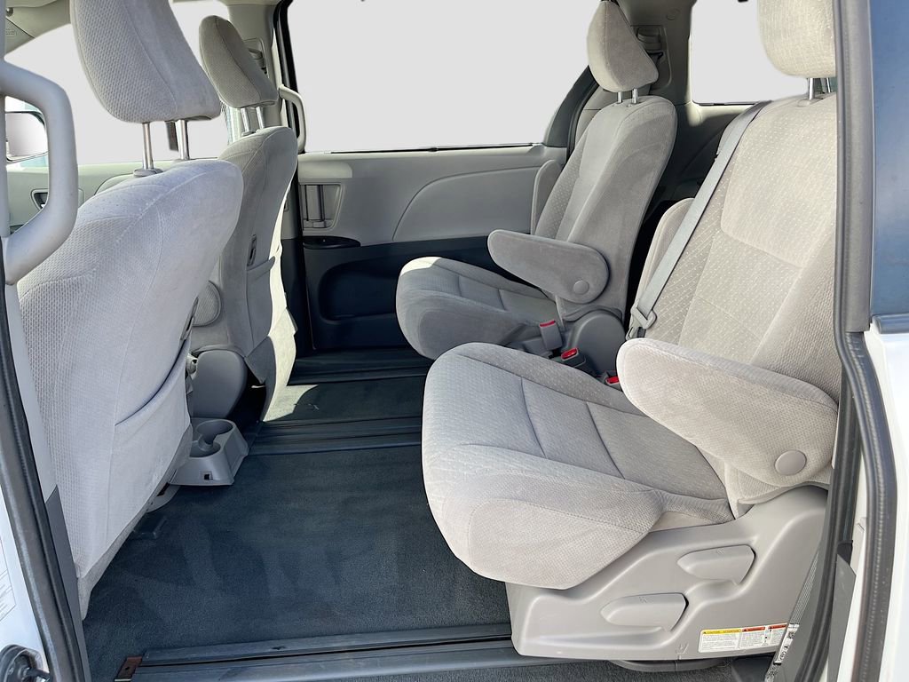 Used 2020 Toyota Sienna LE FWD image 23