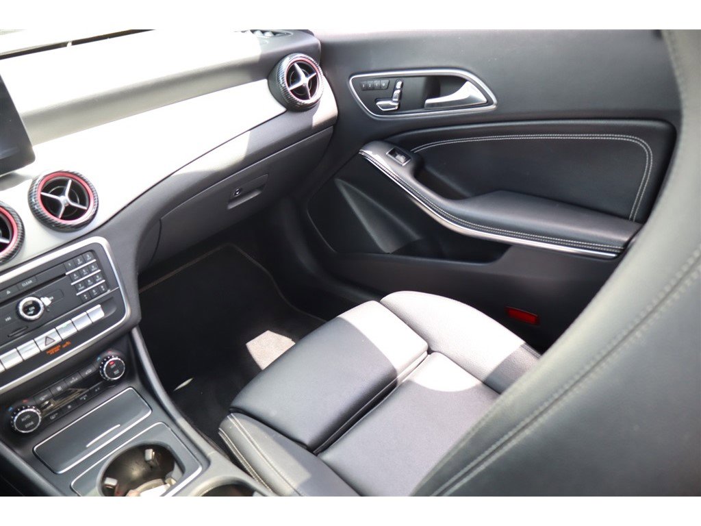 Used 2017 Mercedes-Benz CLA 250 4MATIC image 29
