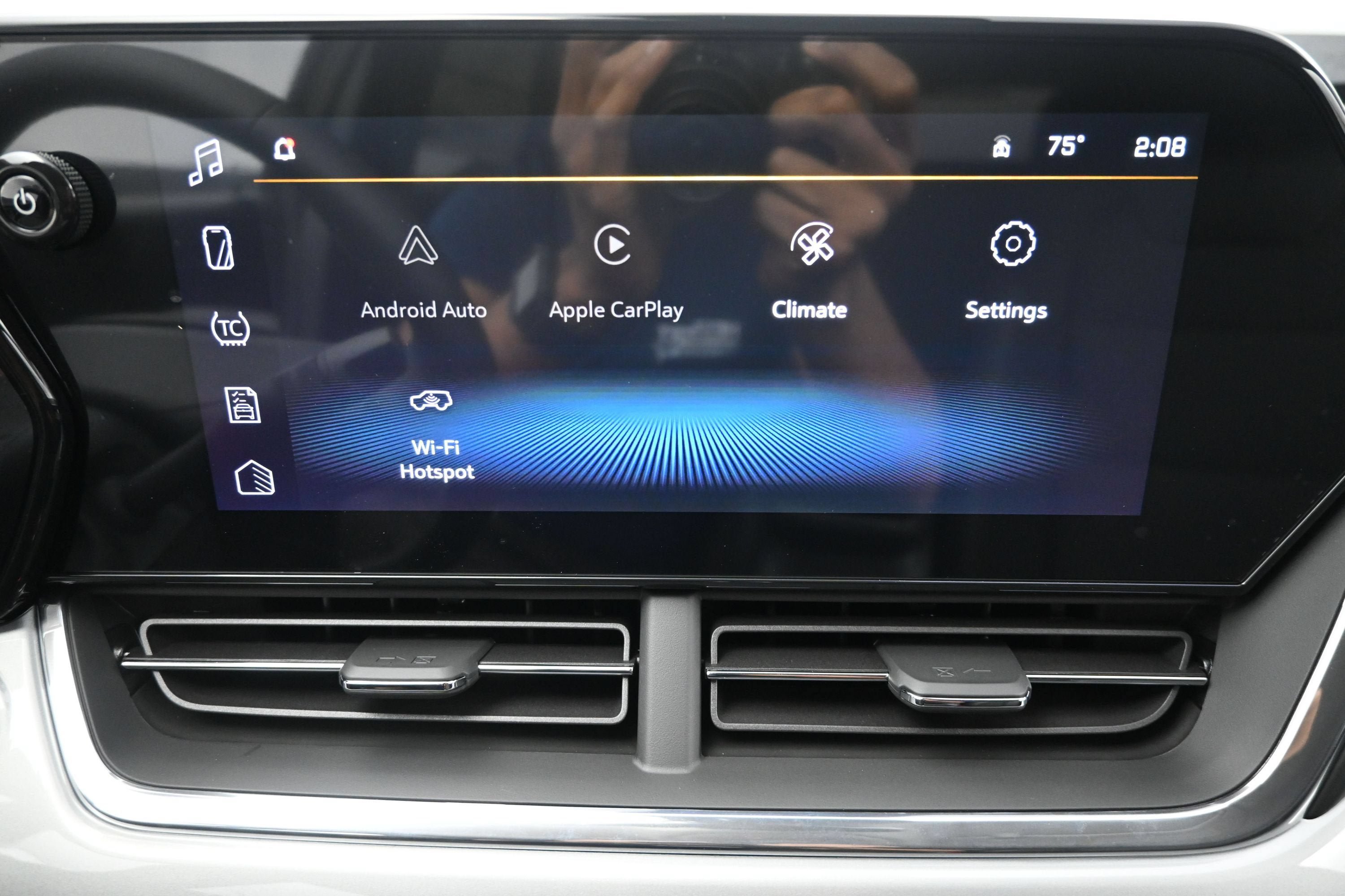 New 2026 Chevrolet Trax LT w/ Sunroof Package FWD image 16