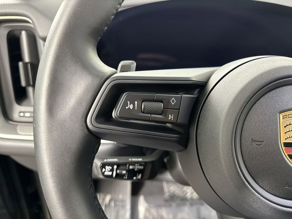 Certified 2025 Porsche Cayenne image 37