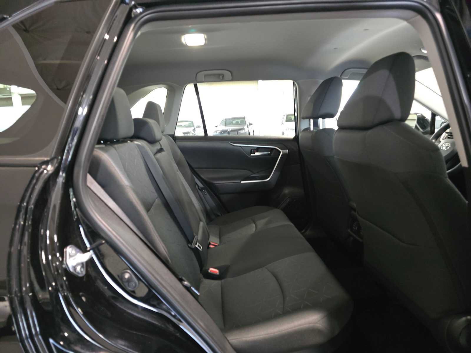 Used 2025 Toyota RAV4 XLE AWD/4WD image 12