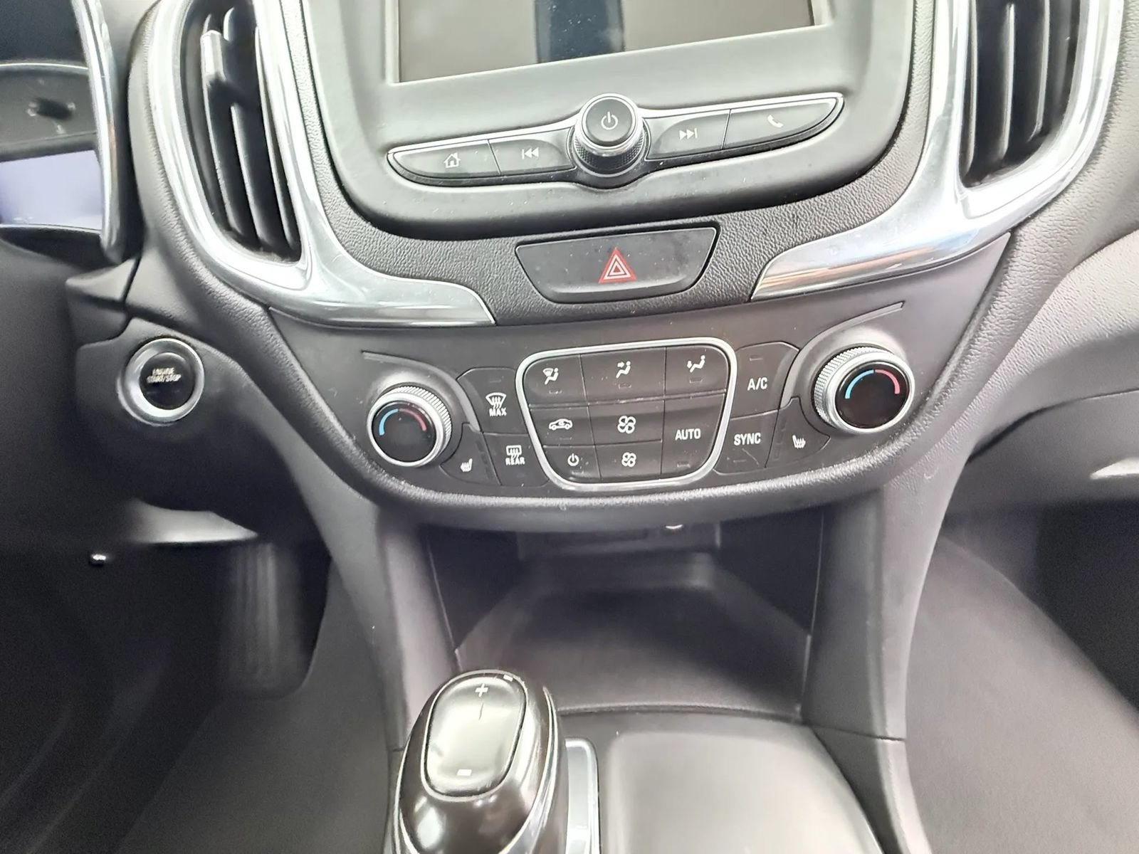Used 2019 Chevrolet Equinox LT FWD image 11